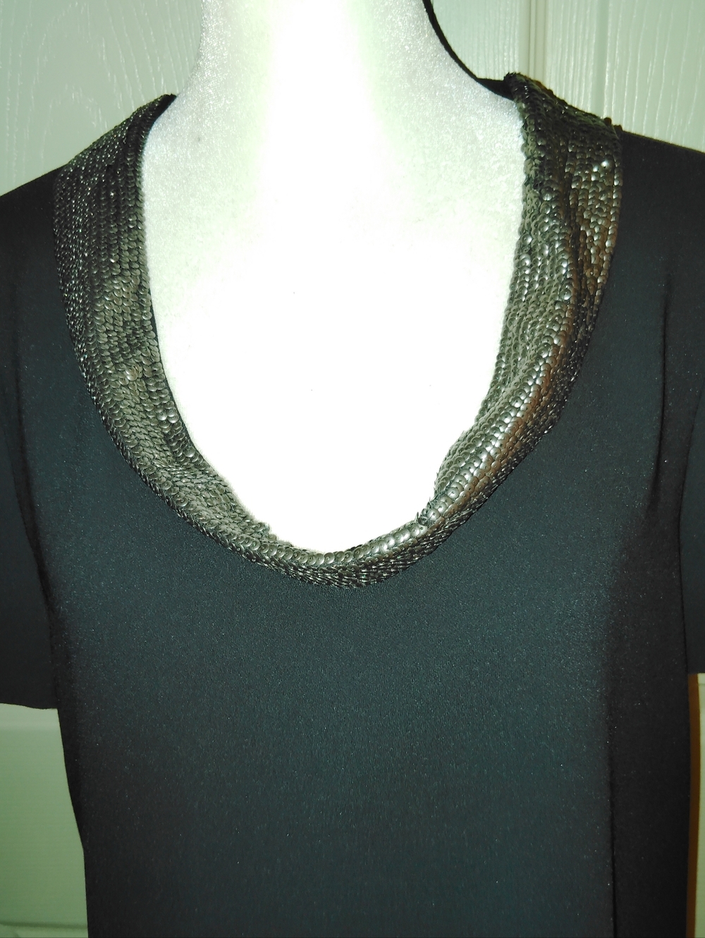 $298 NWT Elie Tahari Black Short Sleeve Top Gunmetal Sequin Neckline Pullover Sm
